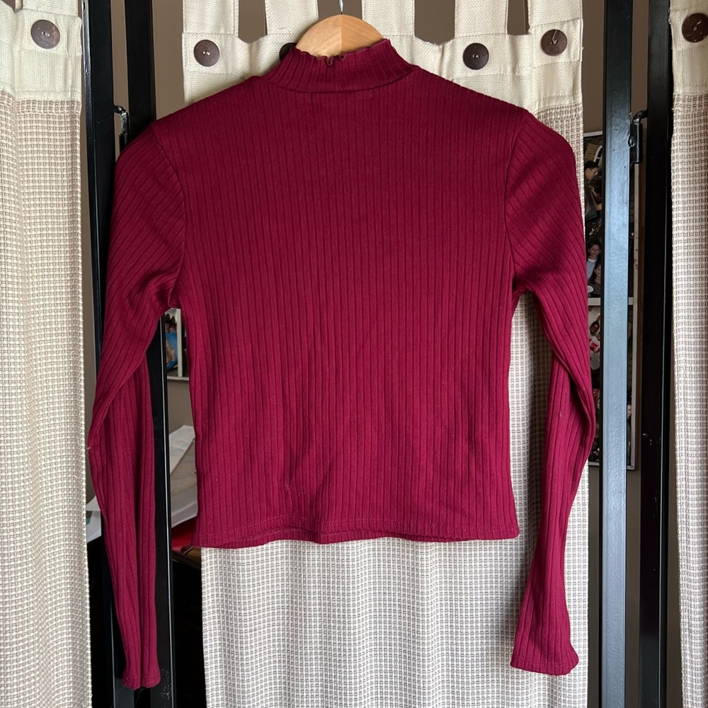 Cropped mock neck shirt. Size medium